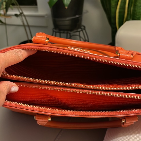 Prada Tote bag - Picture 7 of 9